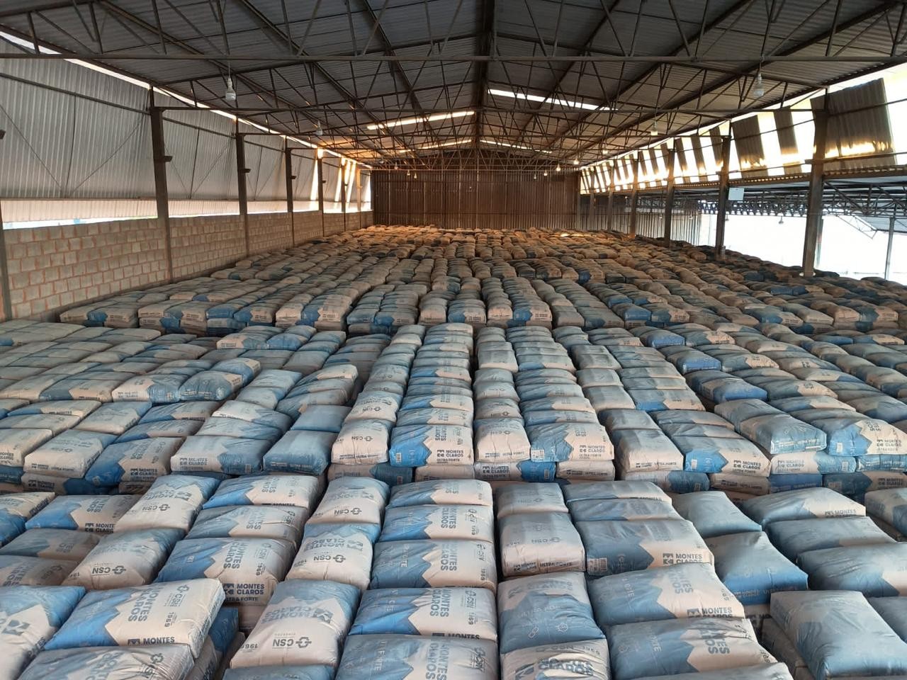 Estoque 100 mil sacos de cimento